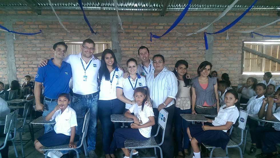 LACTHOSA SULA dona 150 pupitres a escuelas de escasos recursos