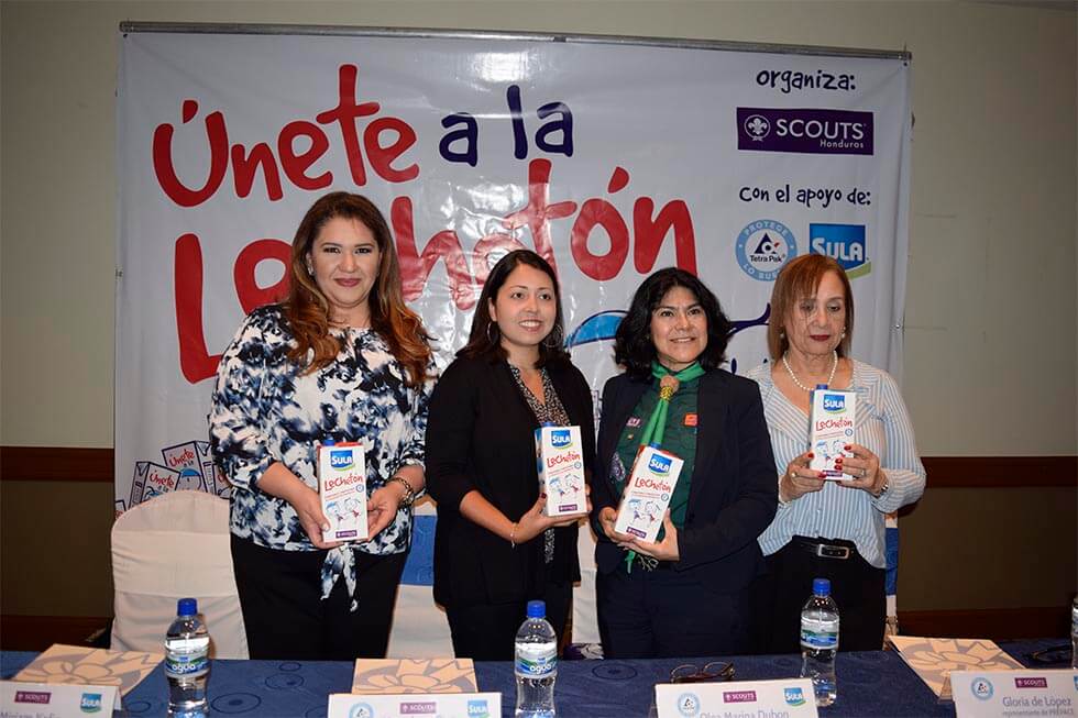 Miriam Kafie, Yosselynn Pinto, Olga Marina Dubon y Gloria de López